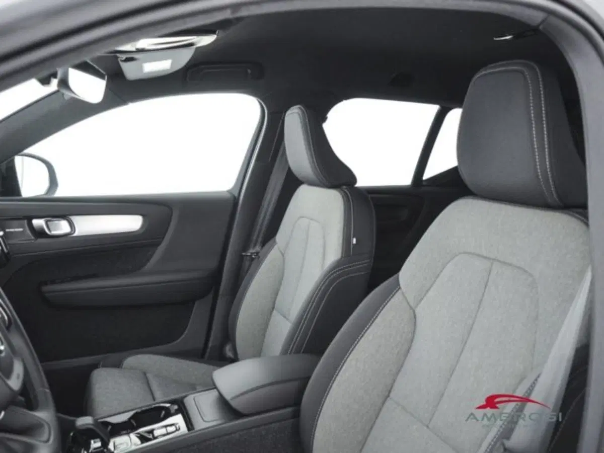 Volvo XC40 nuova a Perugia (8)