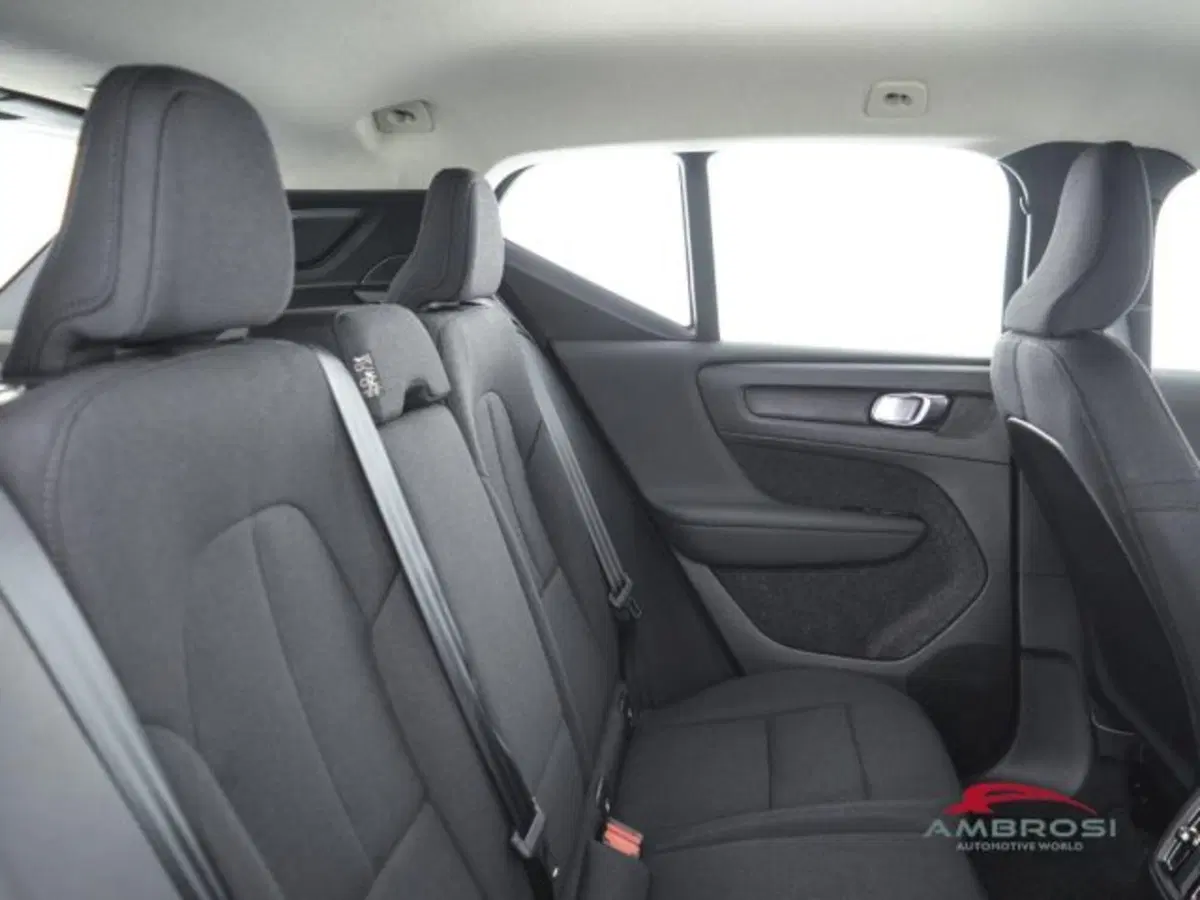 Volvo XC40 nuova a Perugia (10)