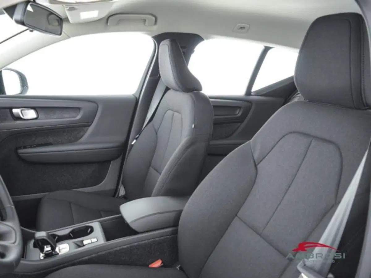 Volvo XC40 nuova a Perugia (8)