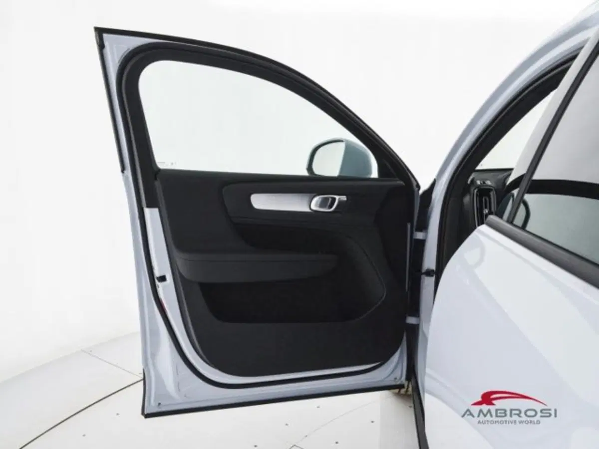 Volvo XC40 nuova a Perugia (11)
