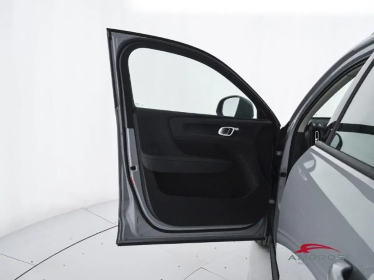 Volvo XC40 nuova a Perugia (11)