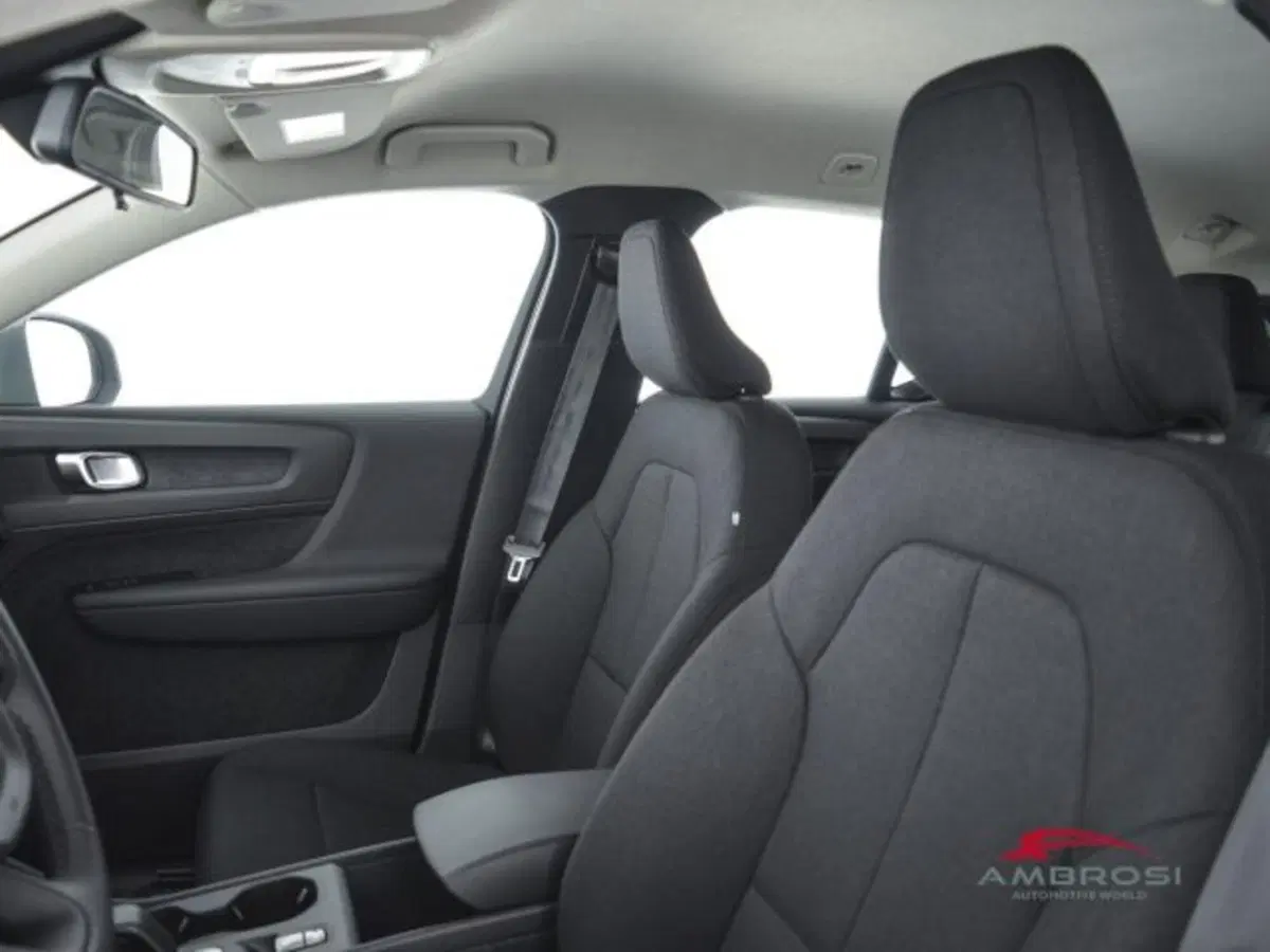 Volvo XC40 nuova a Perugia (8)