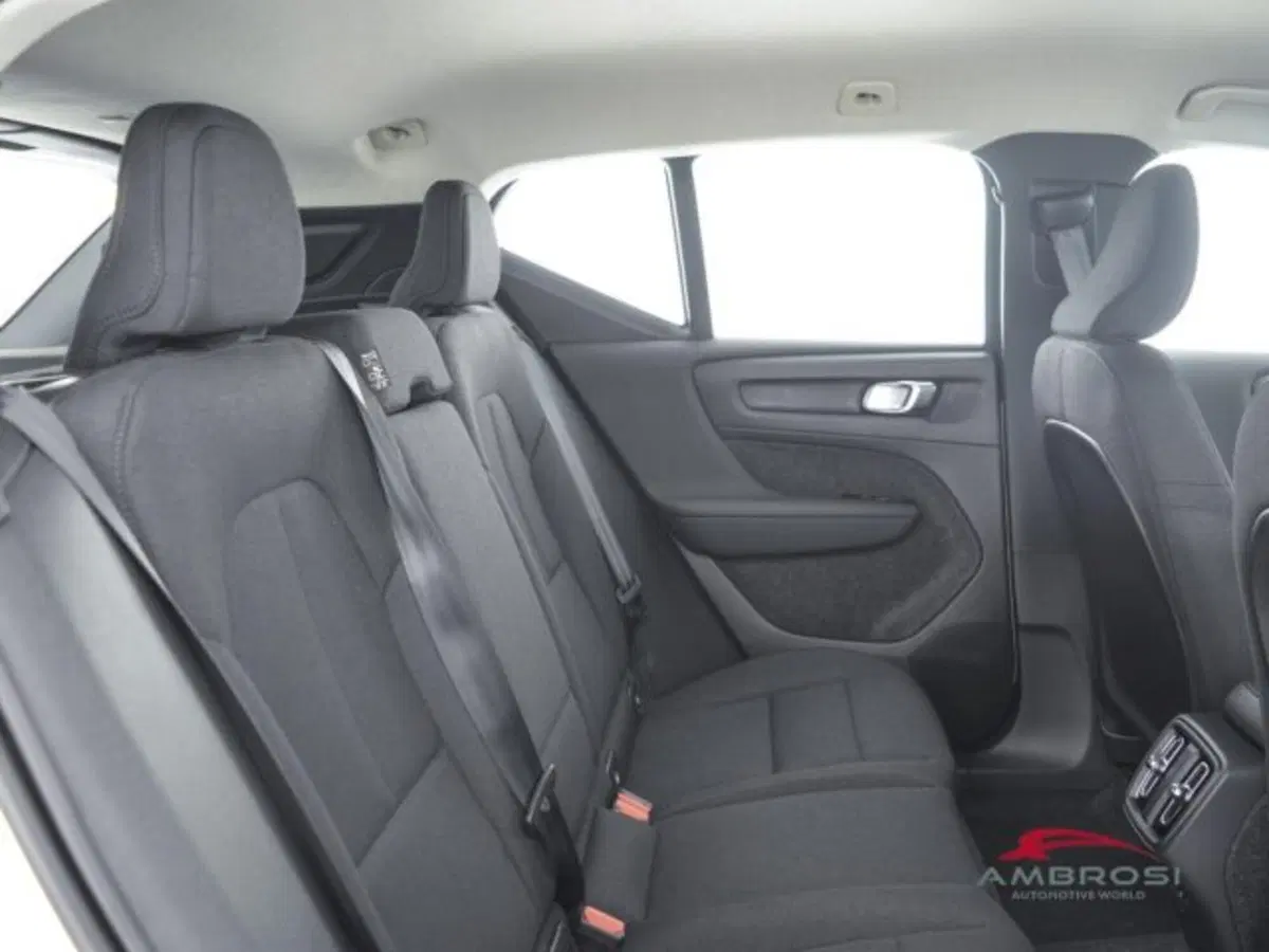 Volvo XC40 nuova a Perugia (10)