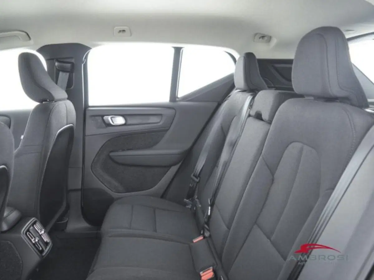 Volvo XC40 nuova a Perugia (9)
