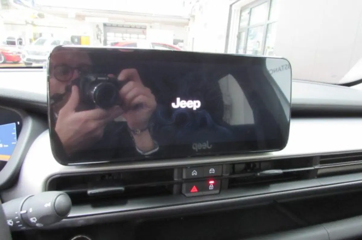 Jeep Avenger nuova a Milano (10)