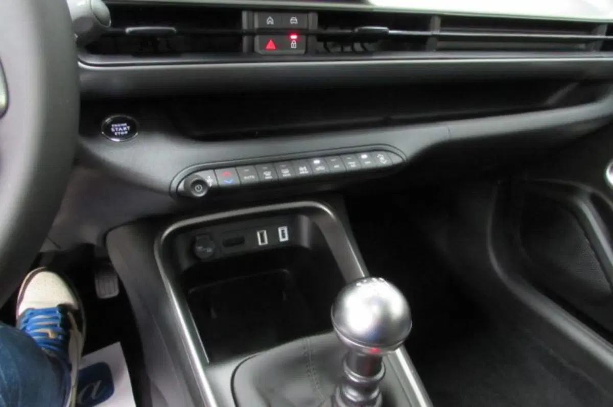 Jeep Avenger nuova a Milano (11)