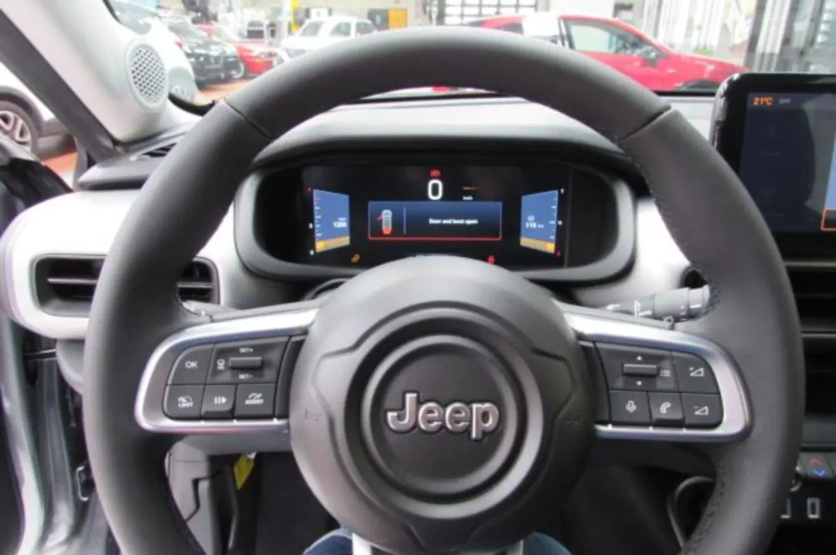 Jeep Avenger nuova a Milano (12)