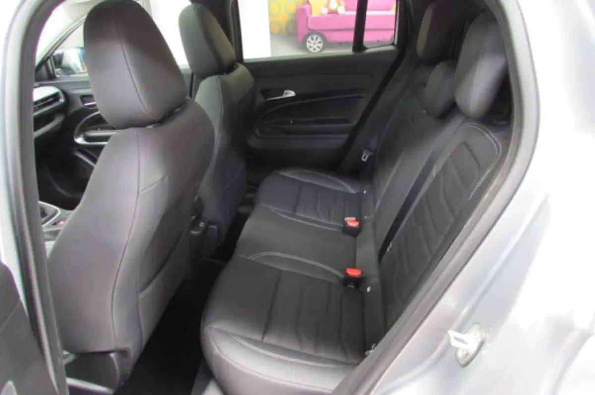 Jeep Avenger nuova a Milano (13)