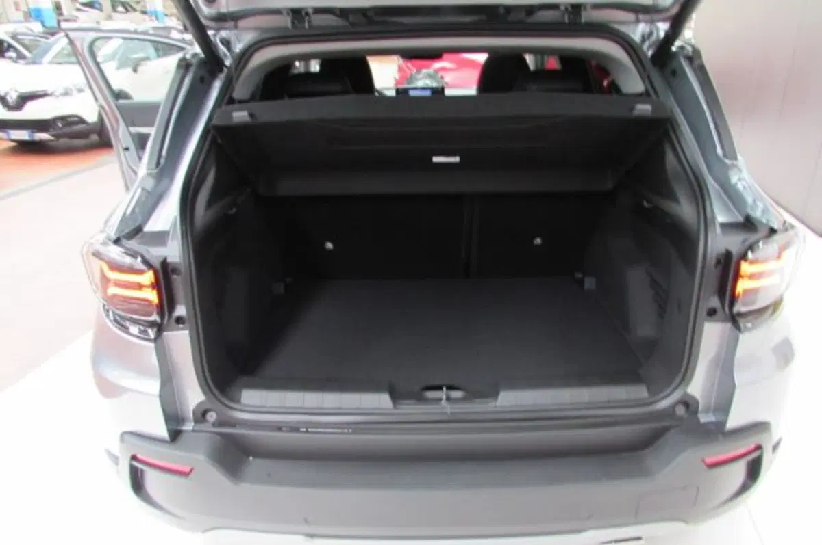 Jeep Avenger nuova a Milano (14)
