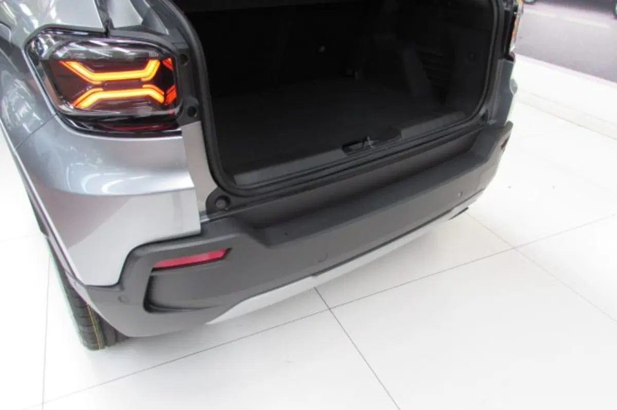 Jeep Avenger nuova a Milano (15)