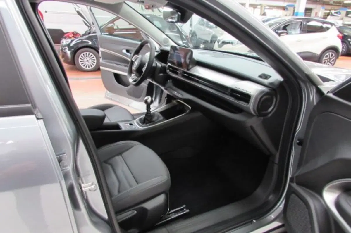 Jeep Avenger nuova a Milano (16)