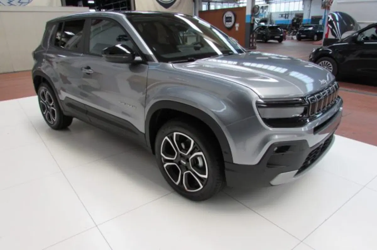 Jeep Avenger nuova a Milano (2)