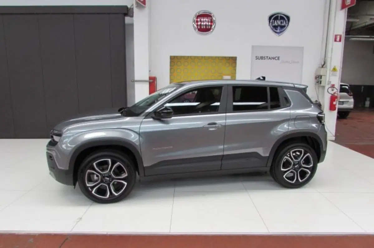 Jeep Avenger nuova a Milano (4)