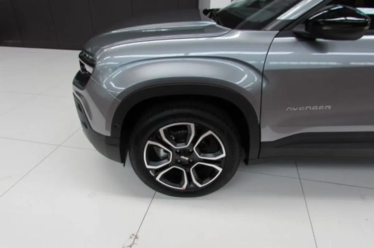 Jeep Avenger nuova a Milano (5)