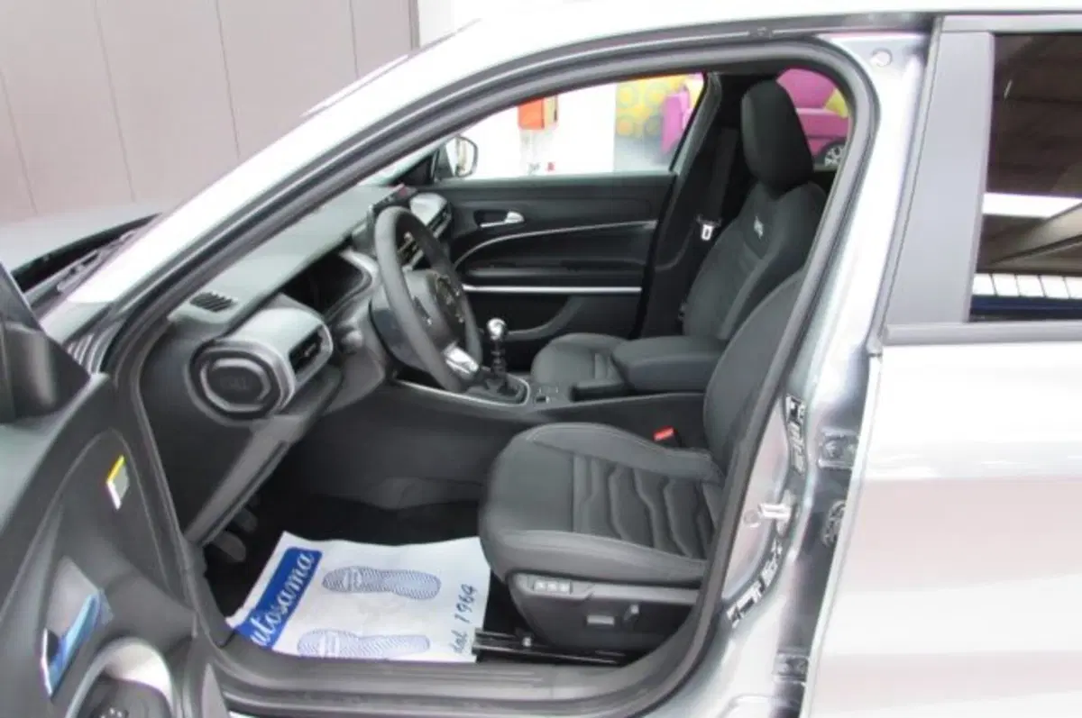 Jeep Avenger nuova a Milano (6)