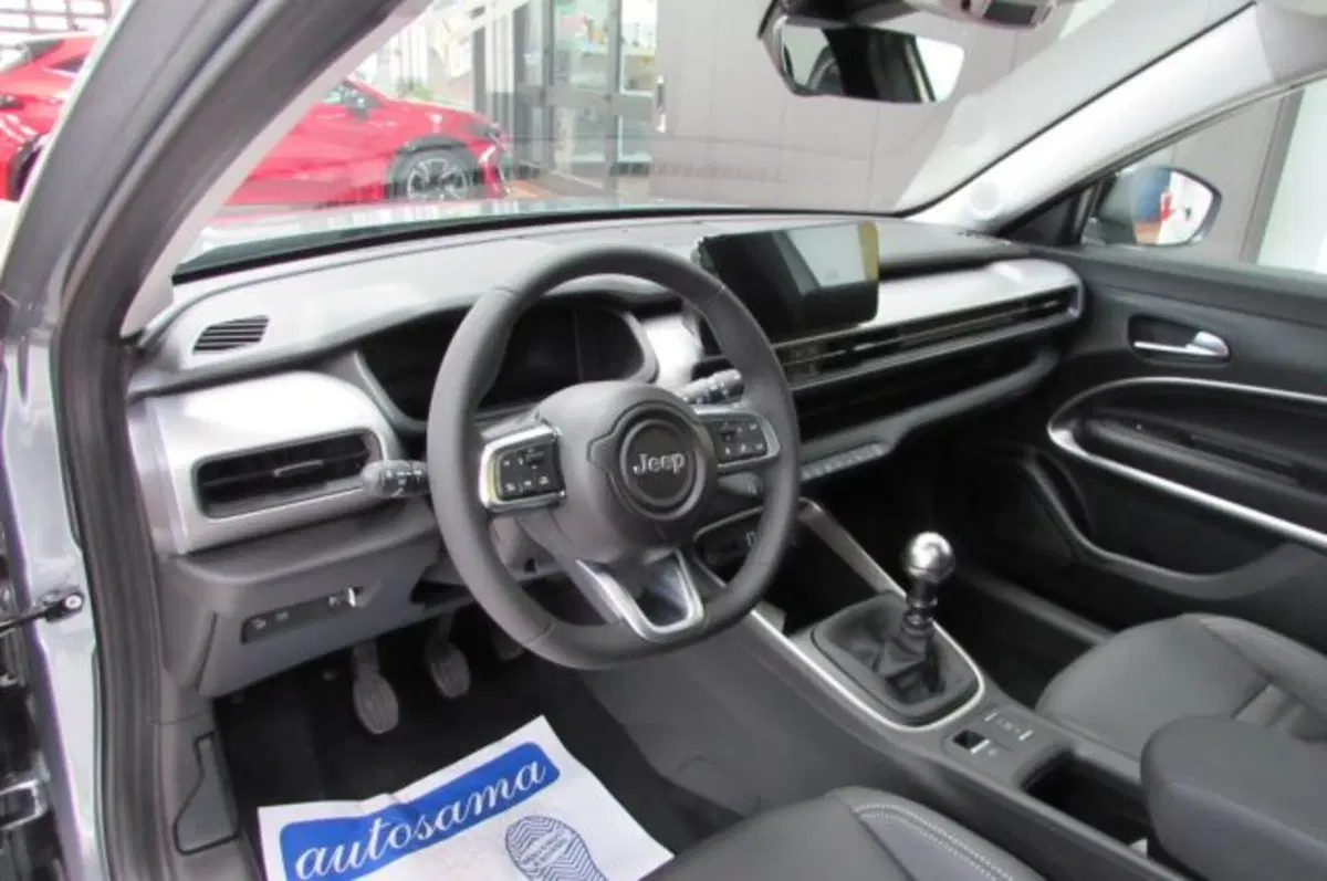 Jeep Avenger nuova a Milano (7)