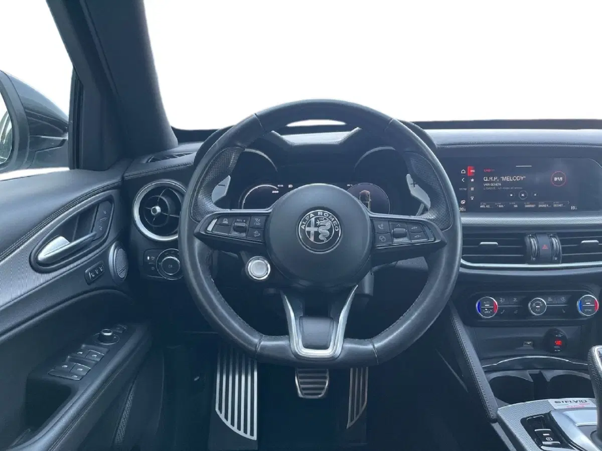 Alfa Romeo Stelvio usata a Torino (11)