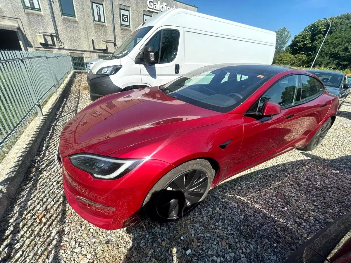 Tesla Model S usata a Salerno