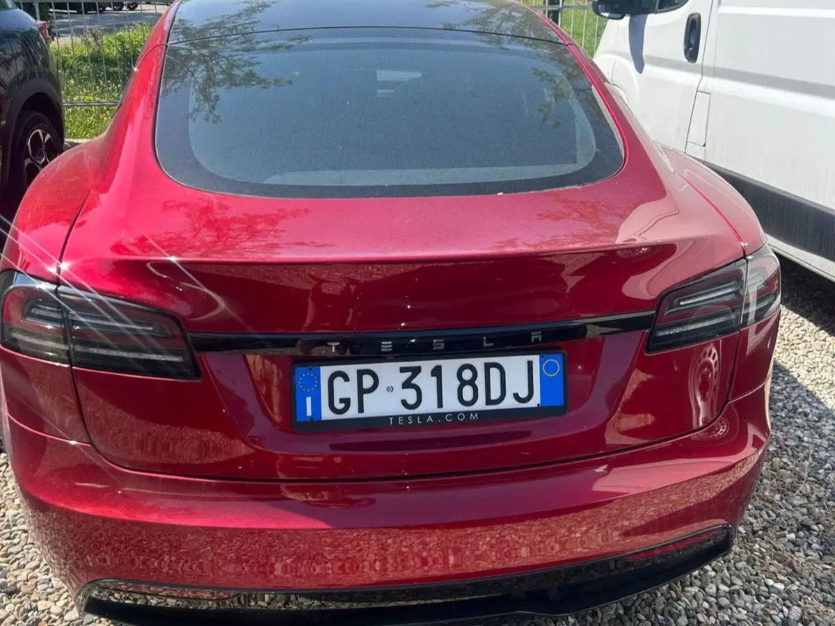 Tesla Model S usata a Salerno (10)