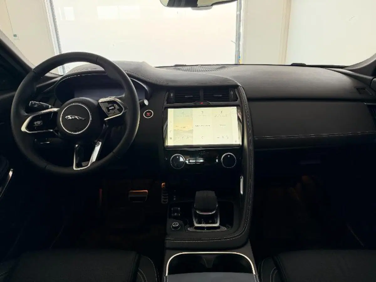 Jaguar E-Pace usata a Venezia (16)