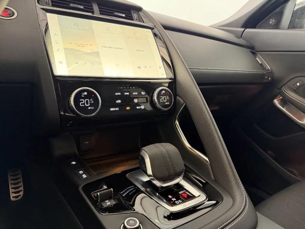 Jaguar E-Pace usata a Venezia (19)