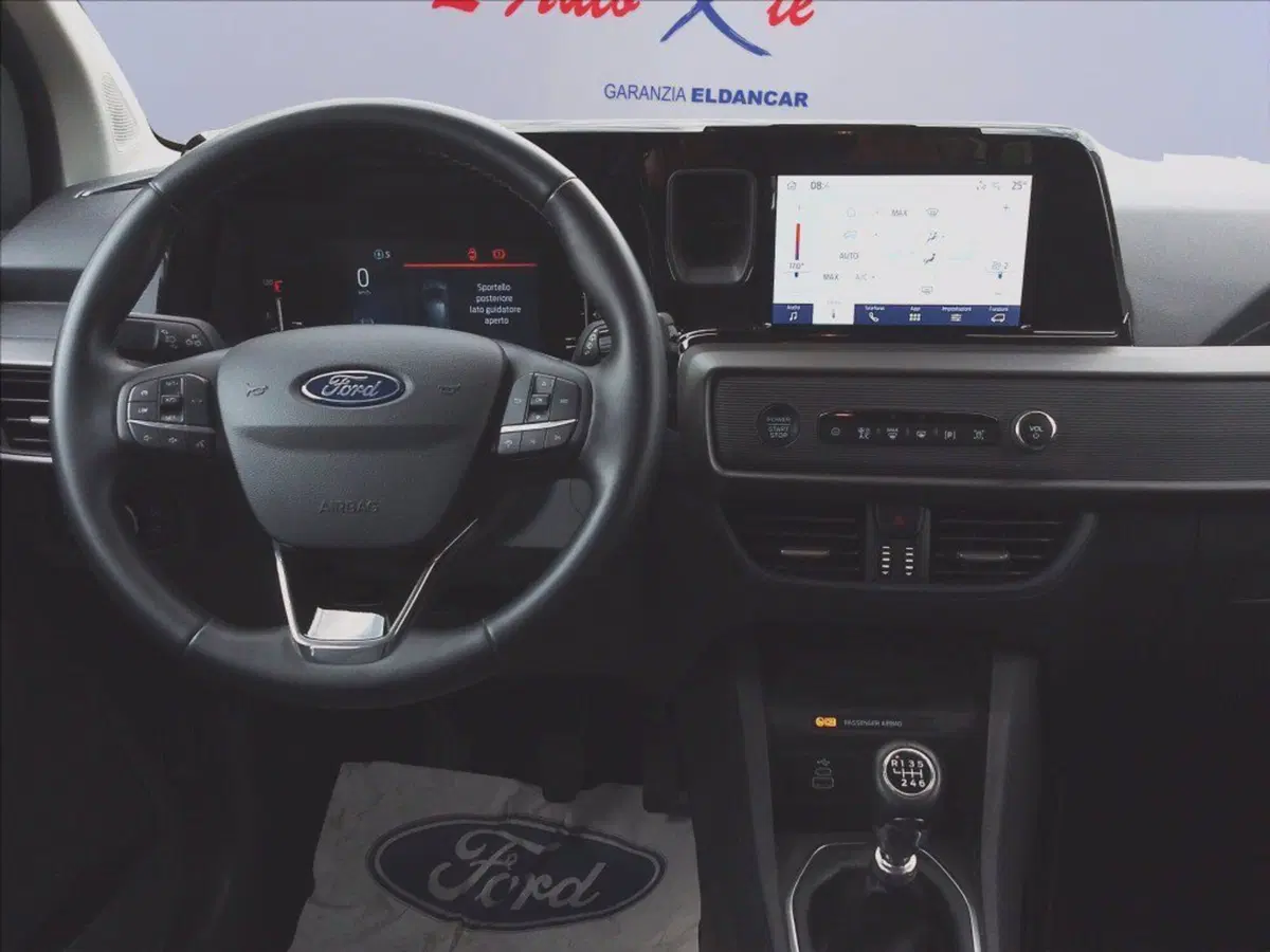 Ford Tourneo Courier usata a Milano (9)