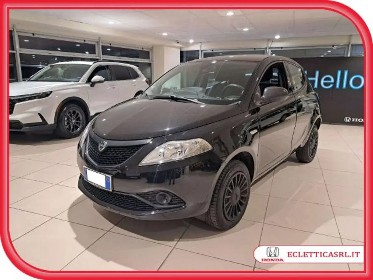 Lancia Ypsilon usata a Savona