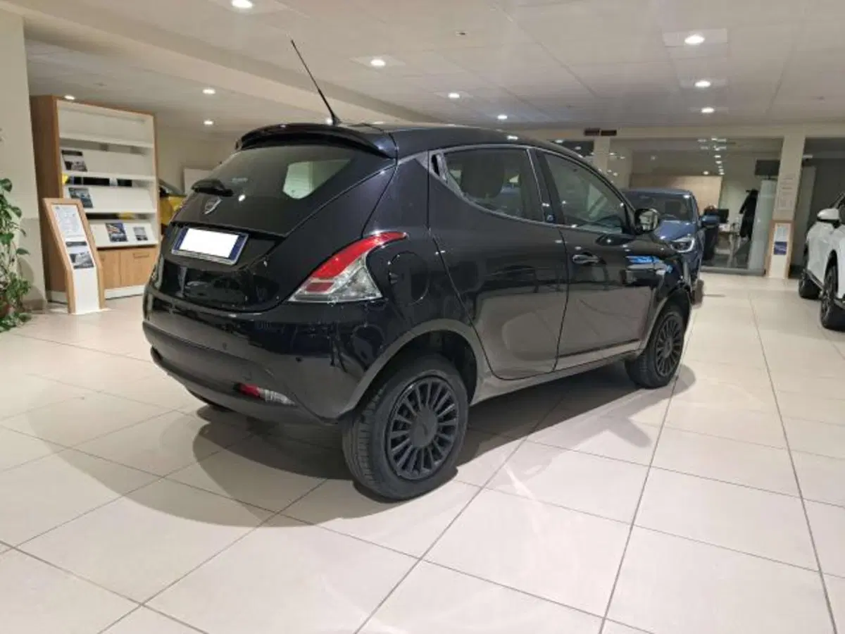 Lancia Ypsilon usata a Savona (5)
