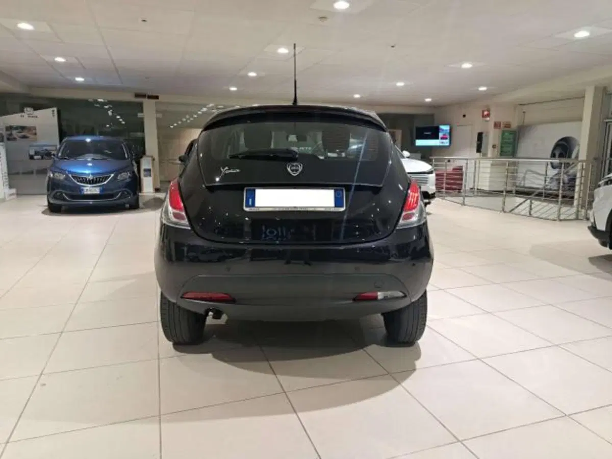 Lancia Ypsilon usata a Savona (6)