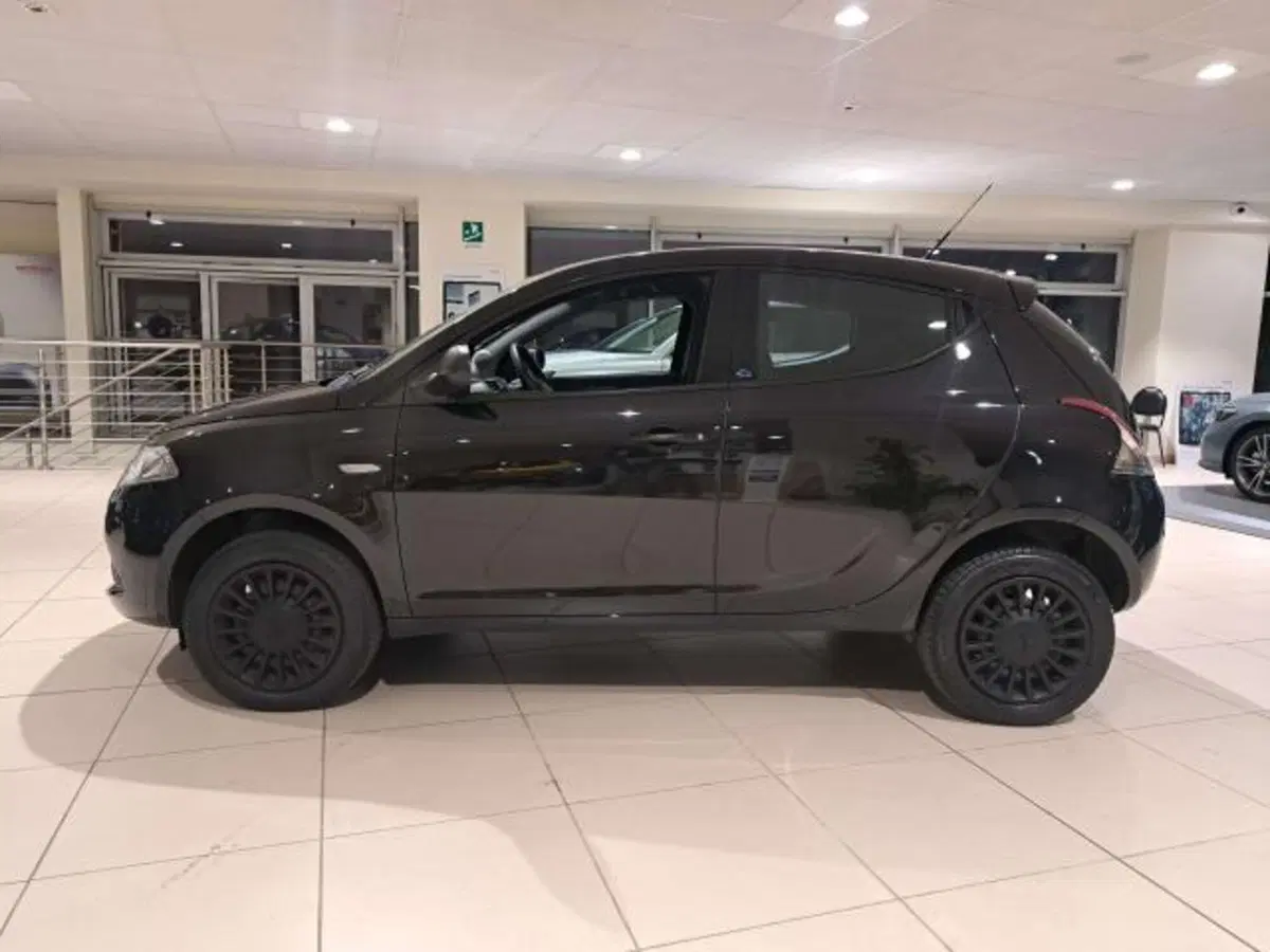 Lancia Ypsilon usata a Savona (8)