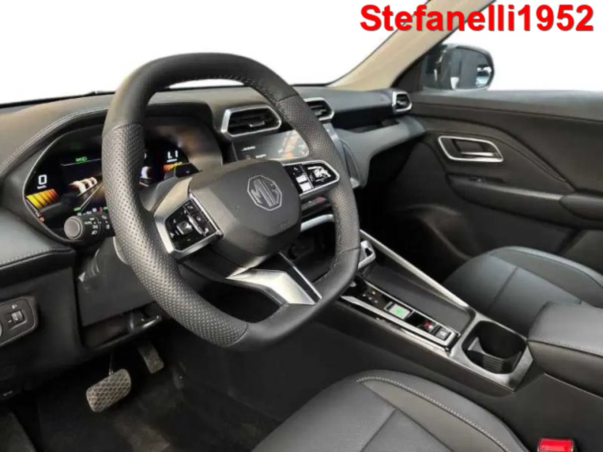 Mg ZS EV nuova a Bologna (11)