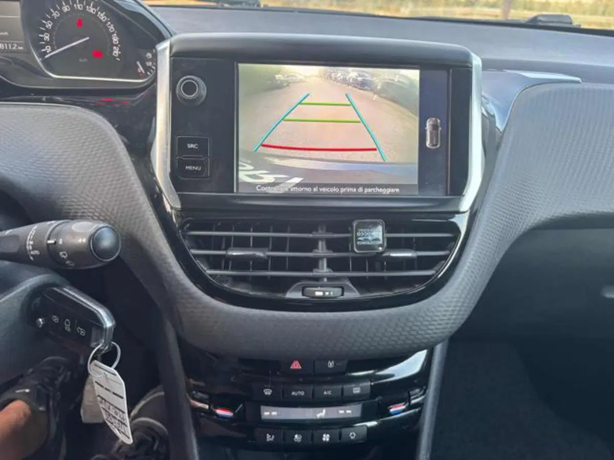 Peugeot 208 usata a Caserta (10)