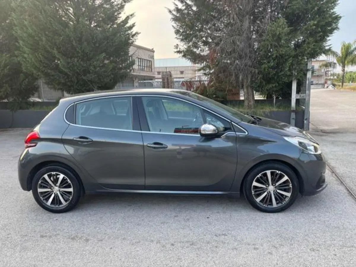 Peugeot 208 usata a Caserta (3)