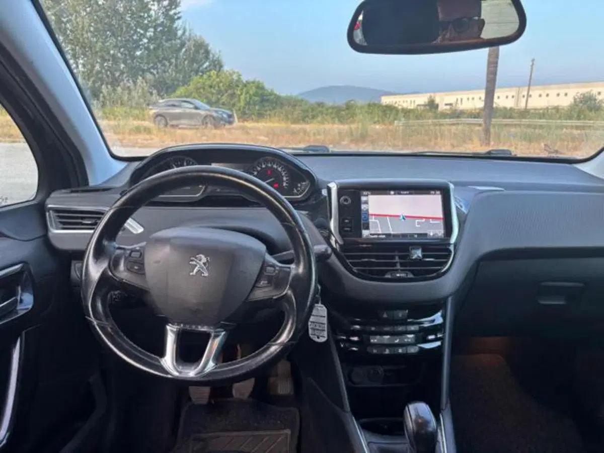 Peugeot 208 usata a Caserta (8)