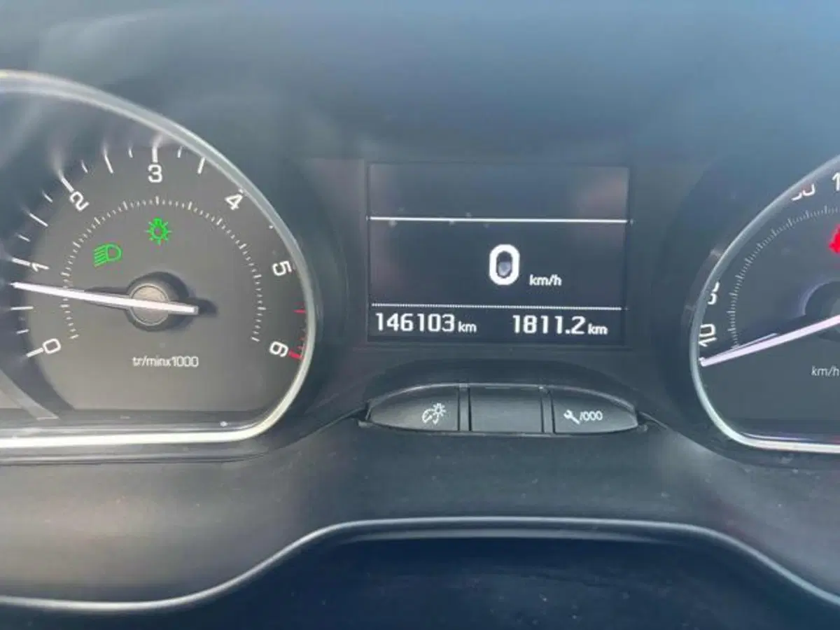 Peugeot 208 usata a Caserta (9)