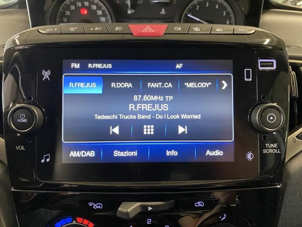 Lancia Ypsilon usata a Torino (10)