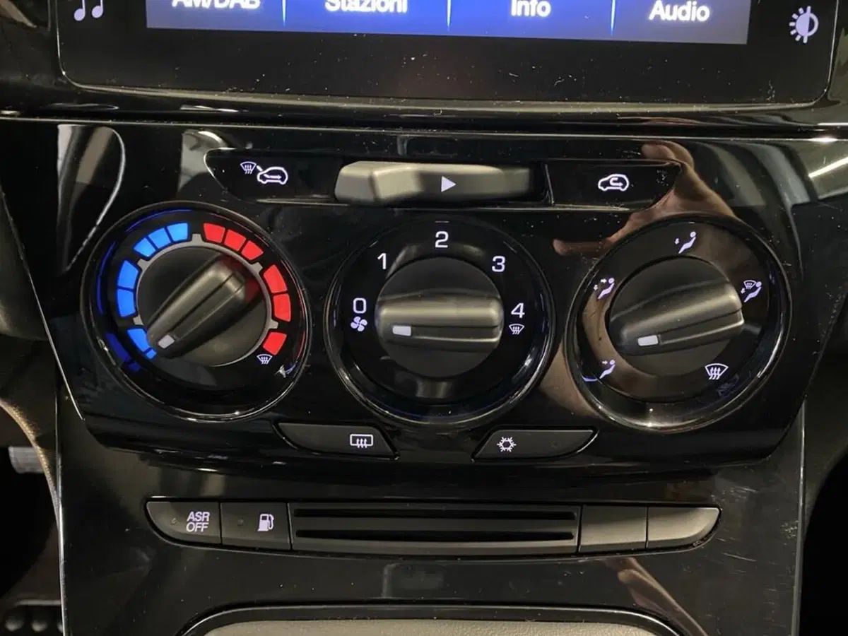 Lancia Ypsilon usata a Torino (11)