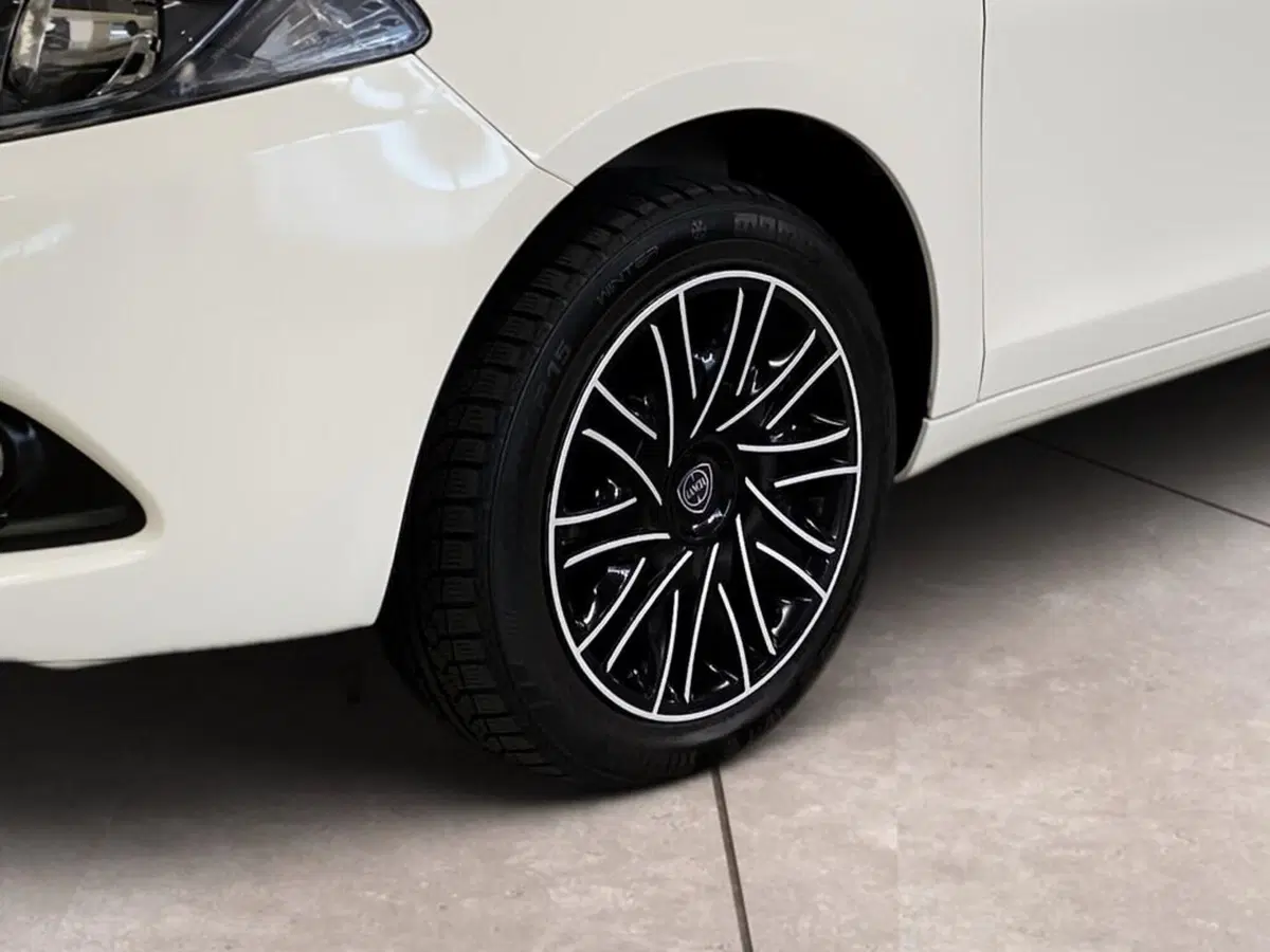 Lancia Ypsilon usata a Torino (15)
