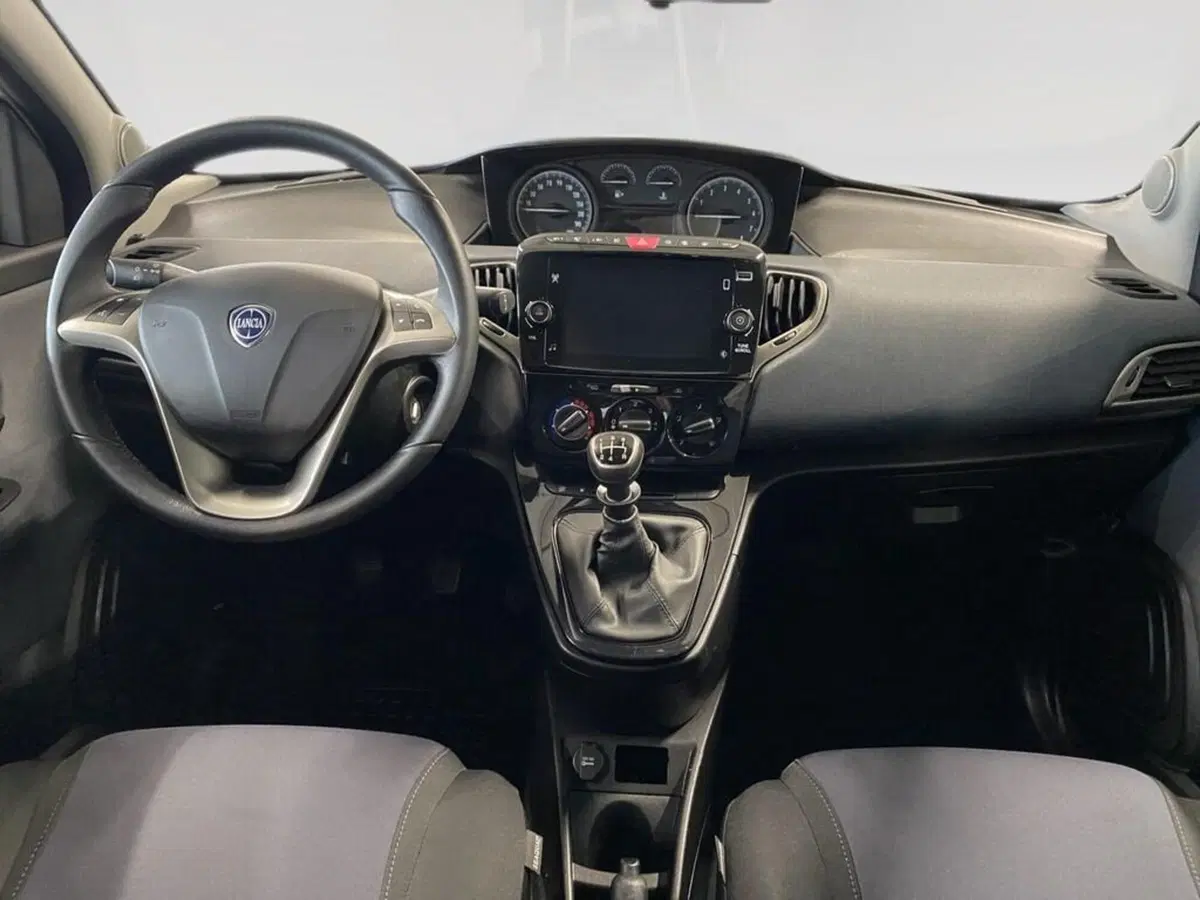 Lancia Ypsilon usata a Torino (6)