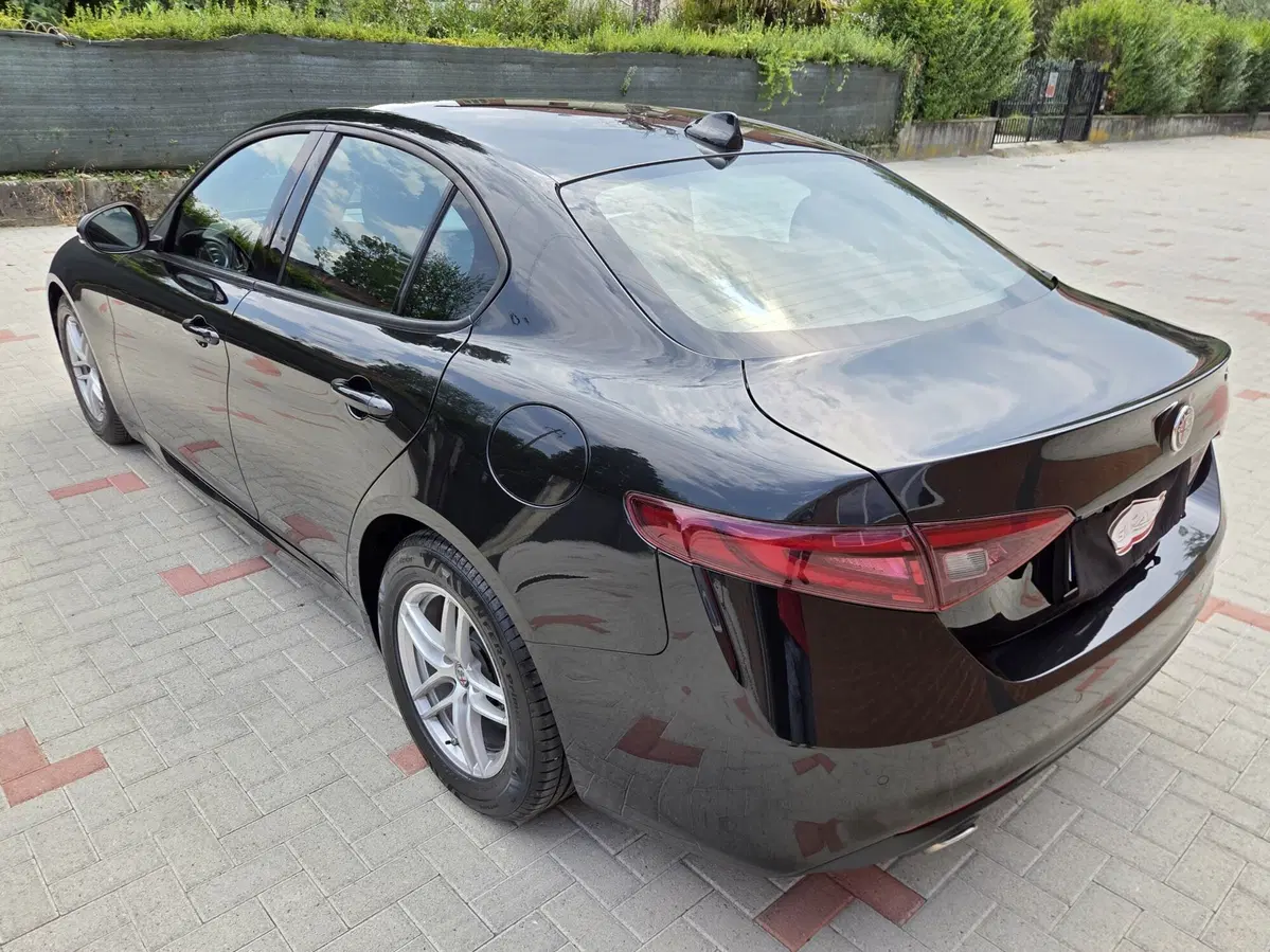 Alfa Romeo Giulia usata a Torino (4)