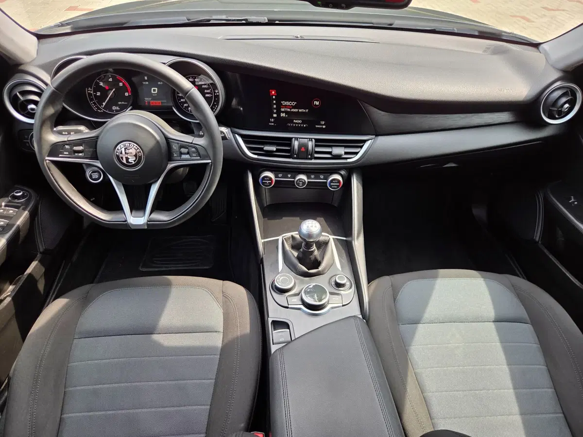 Alfa Romeo Giulia usata a Torino (9)
