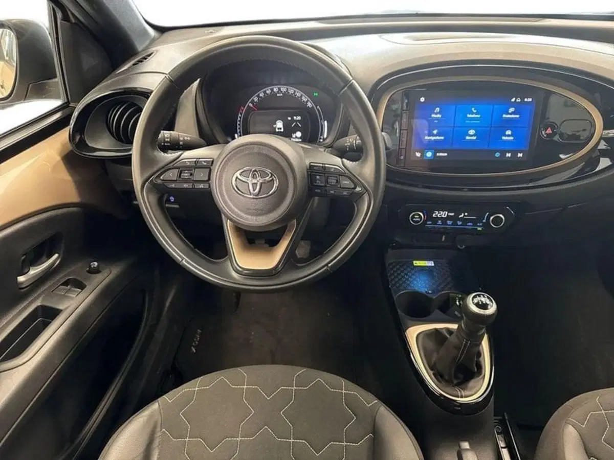 Toyota Aygo X usata a Prato (10)