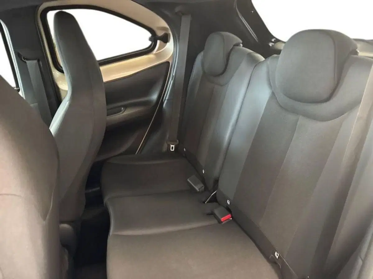 Toyota Aygo X usata a Prato (11)