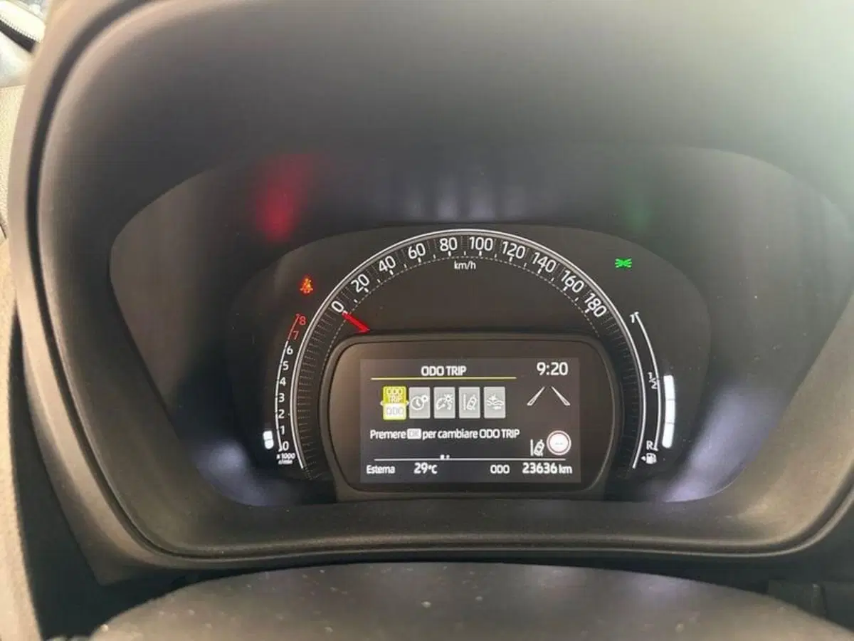 Toyota Aygo X usata a Prato (13)