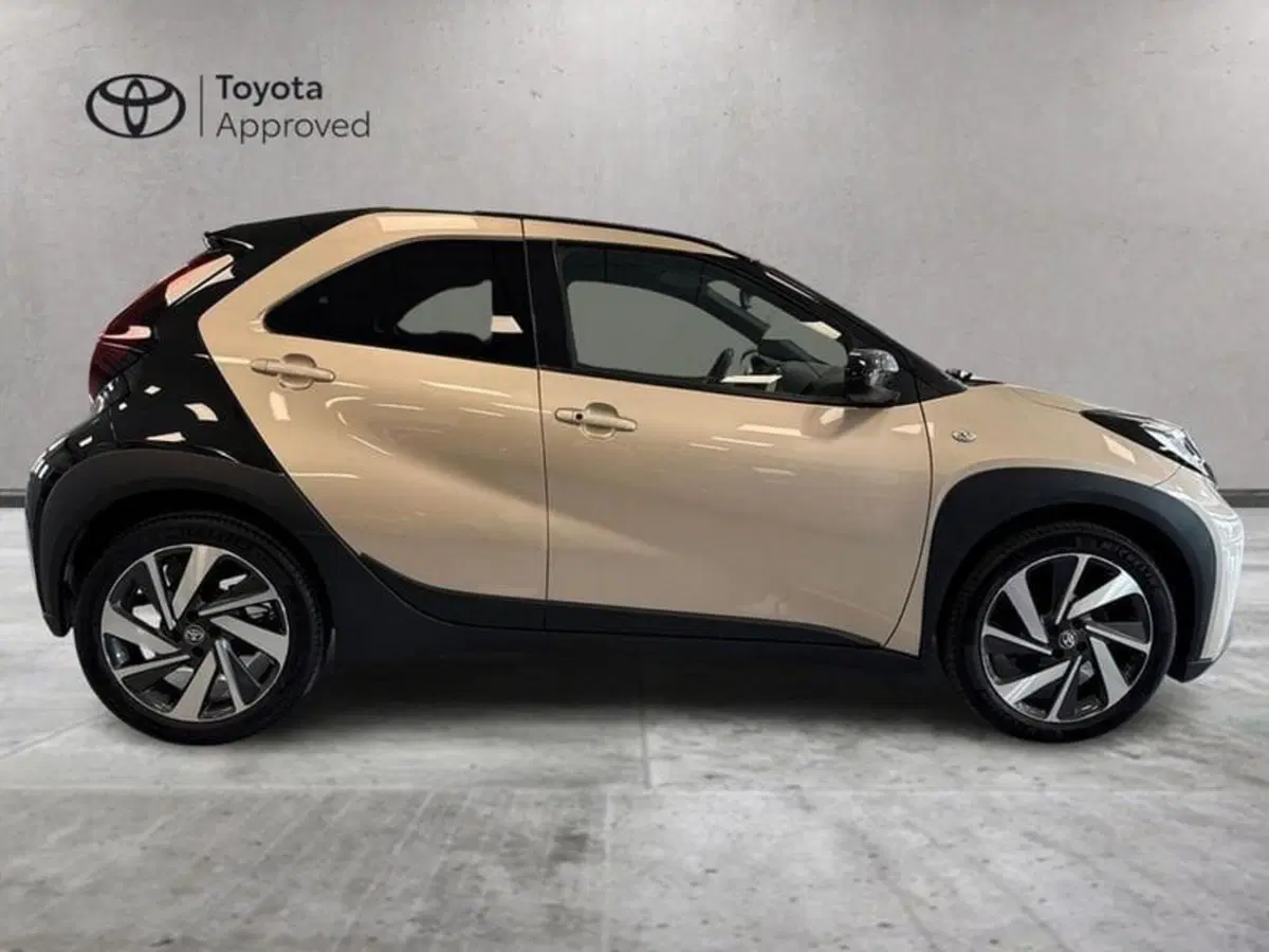 Toyota Aygo X usata a Prato (5)