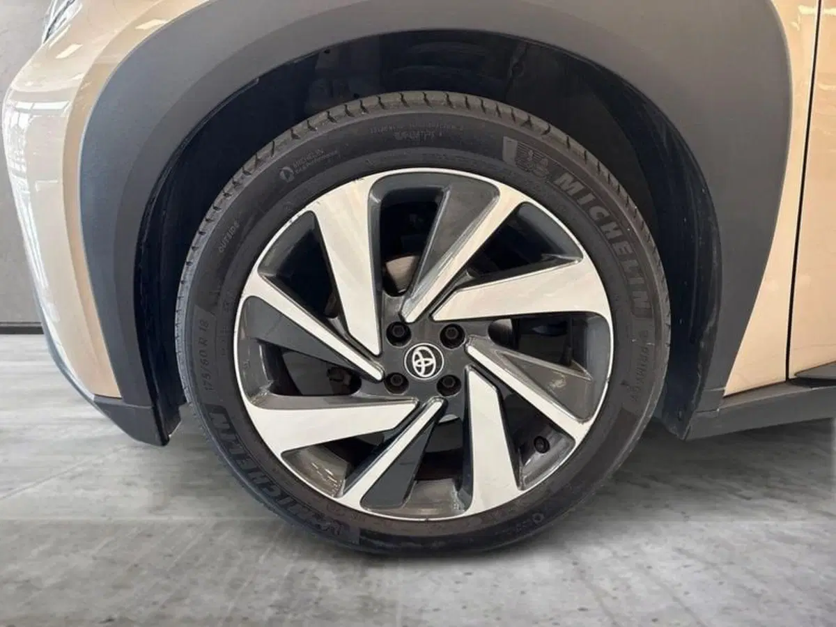 Toyota Aygo X usata a Prato (7)