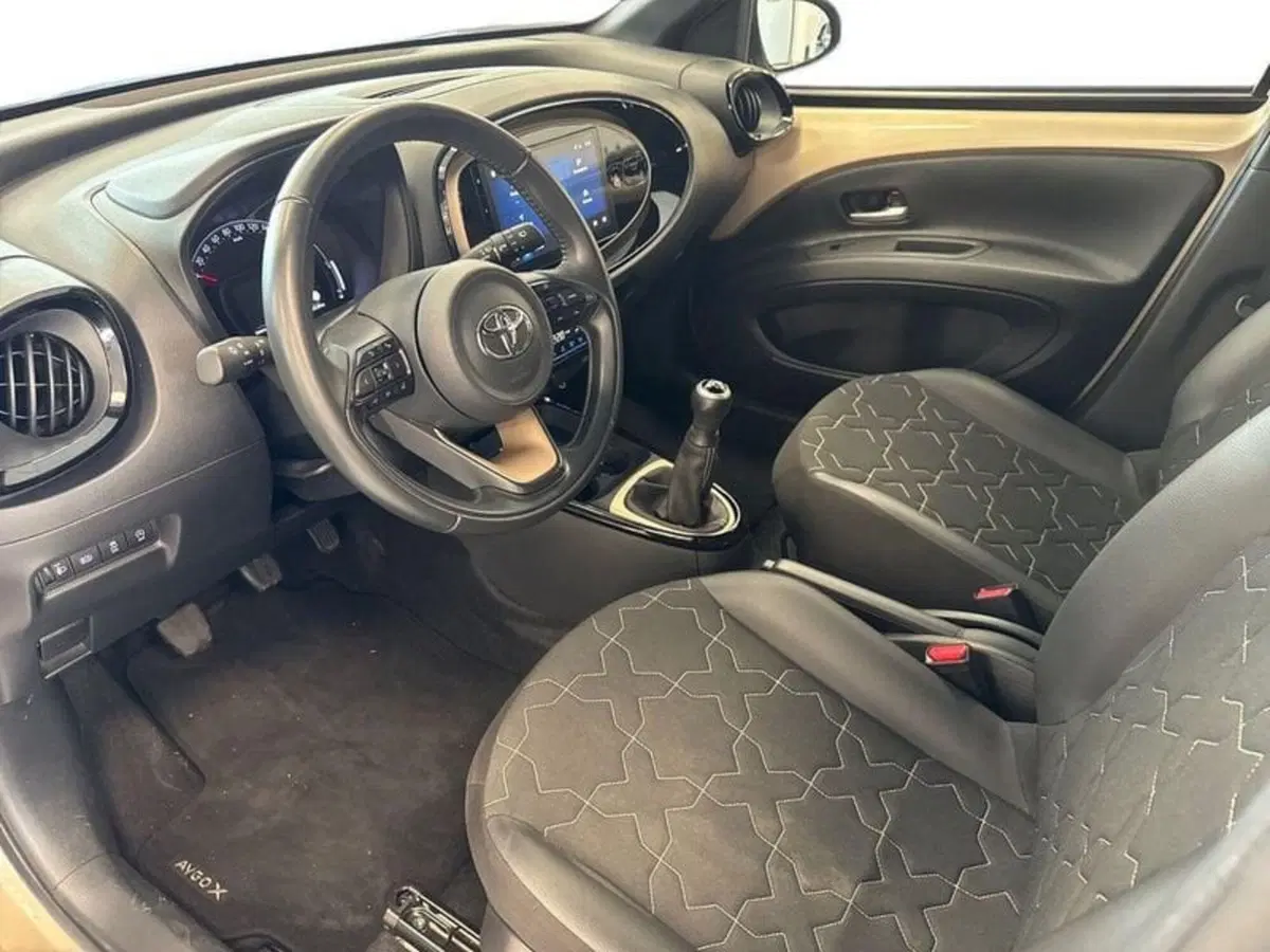 Toyota Aygo X usata a Prato (9)