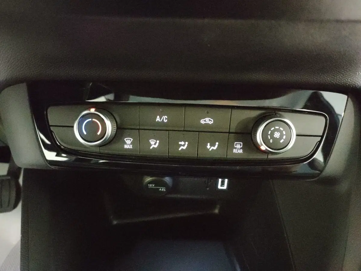 Opel Corsa nuova a Ascoli Piceno (20)