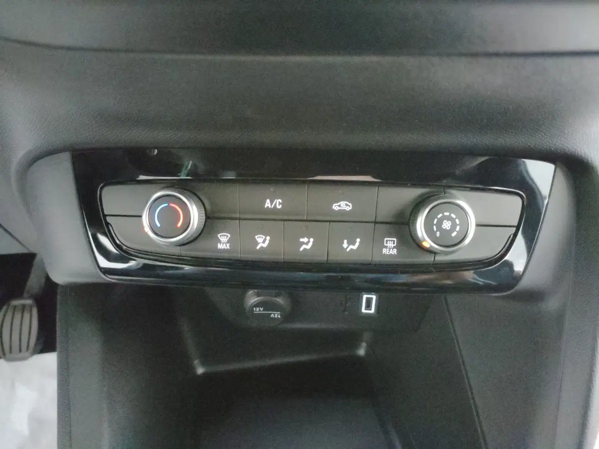 Opel Corsa nuova a Ascoli Piceno (20)