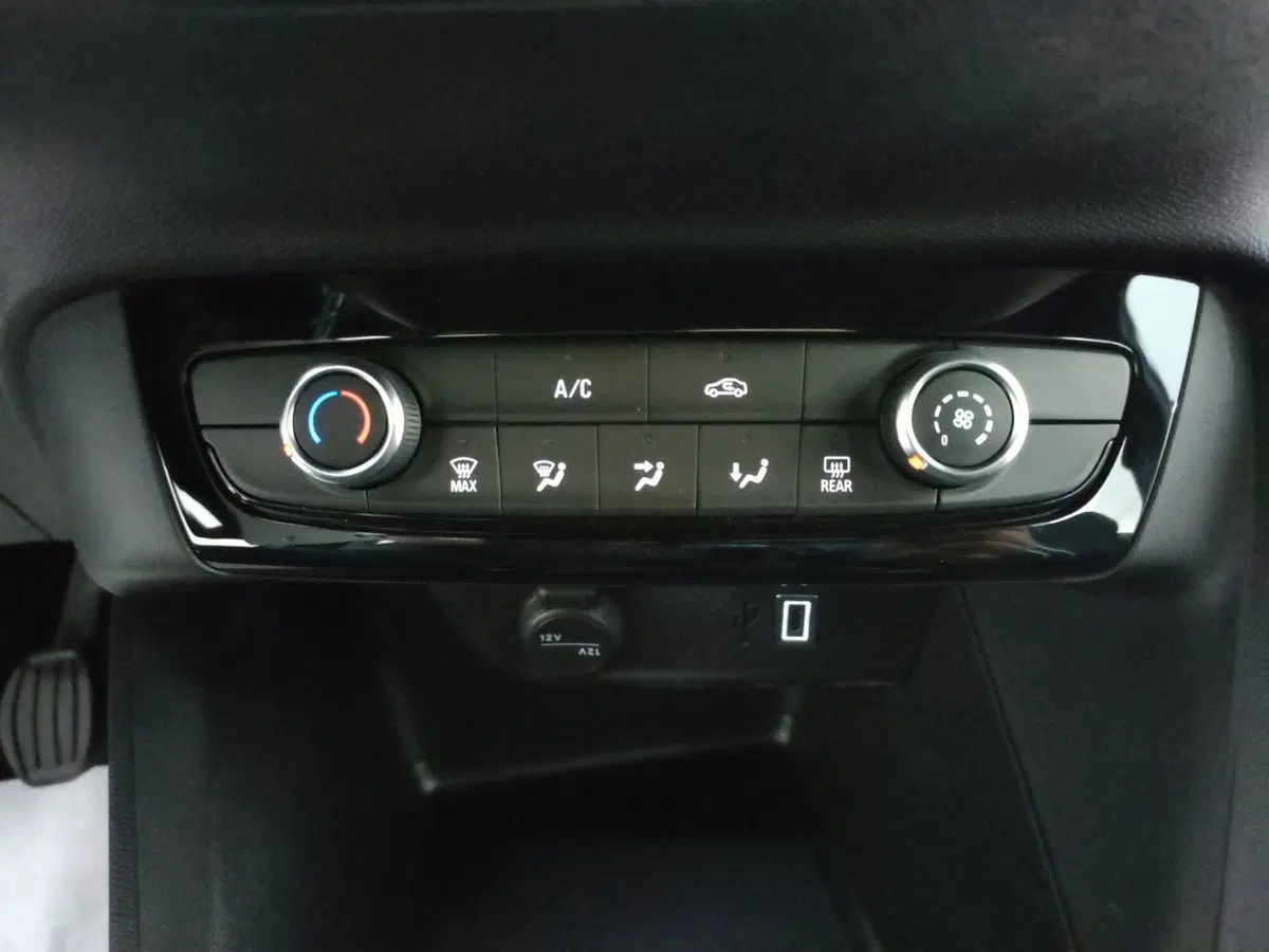 Opel Corsa nuova a Ascoli Piceno (20)